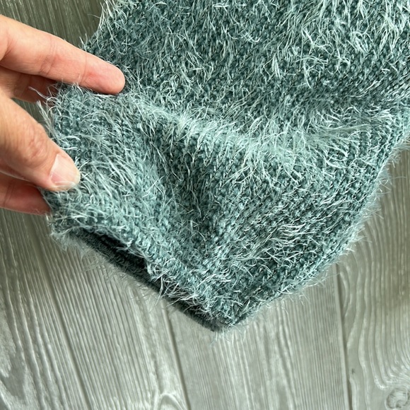 NWT Ladies eyelash sweater, Lg, oversized and super soft! - Picture 3 of 9